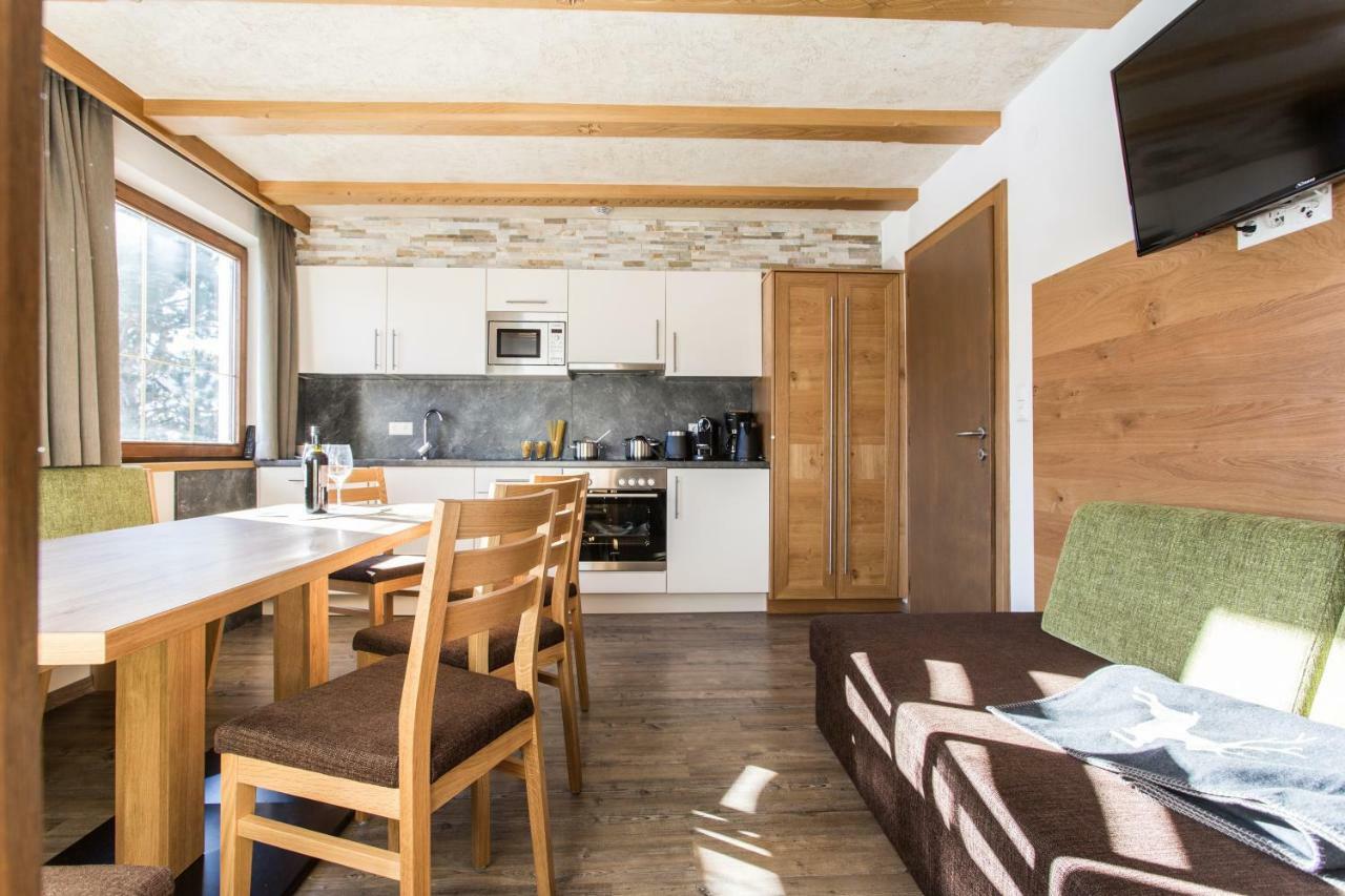 Naturlodge Ladis Ehemals Alpenlodge Alexander Inklusive Sommer Bergbahnticket Bagian luar foto
